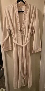 Aerie Floral Embroidered Terry Cloth Fleece Robe Purple Flower Detail M Granny